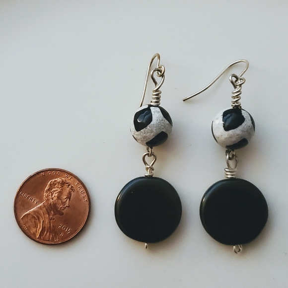 Elegant Tibetan Agate Dangle Earrings - Picture 3 of 3